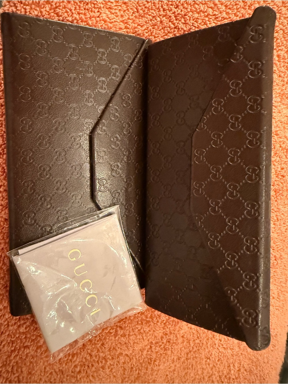 Gucci collapsible, Eye or sunglass cases with one Cleaning cloth. Never used.